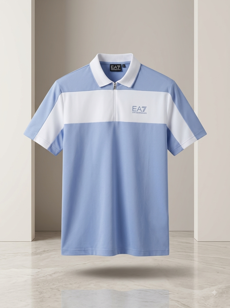 EA7 Emporio Armani — Polo Technique Bicolore à Demi-Zip et Bande Thoracique (Bleu Ciel & Blanc)