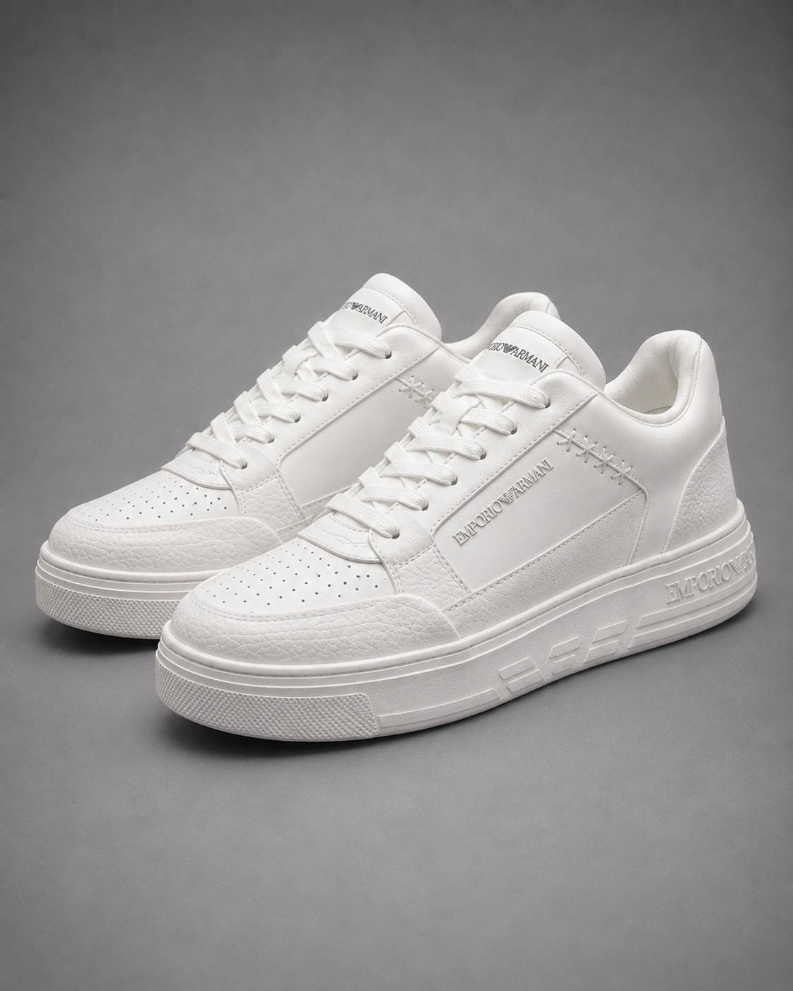 EMPORIO ARMANI | Baskets Basses "Court" Blanches Monochromatiques